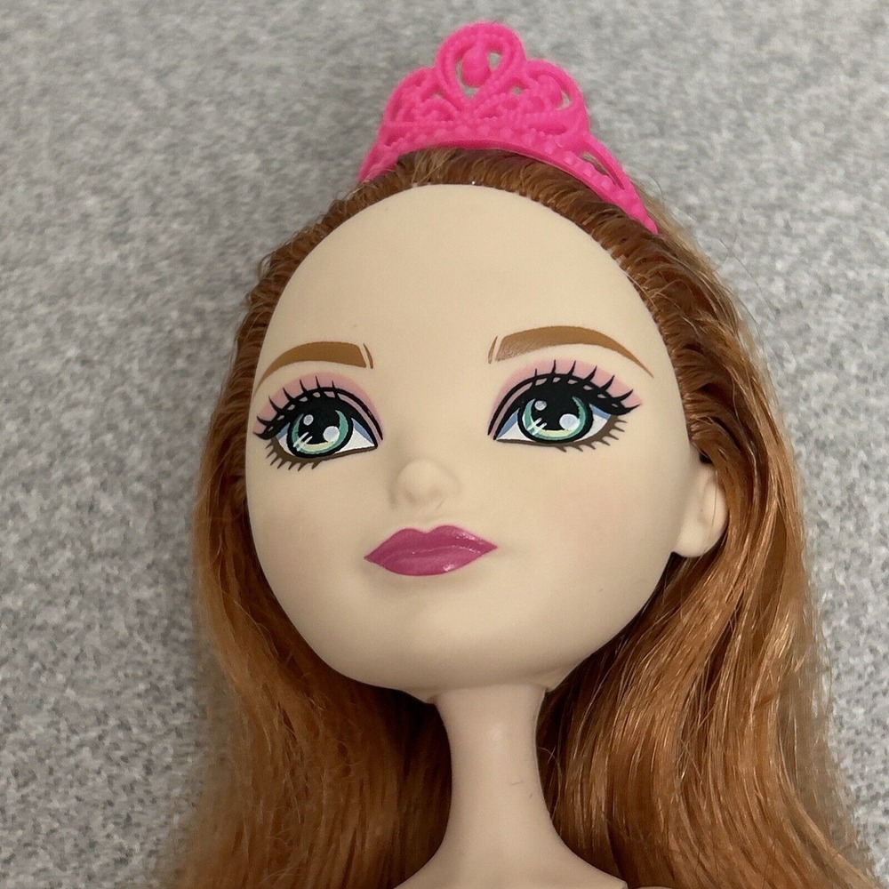 Ever After High Holly O'Hair Doll, Includes Hair‎ Curler. - Picture 3 of 6